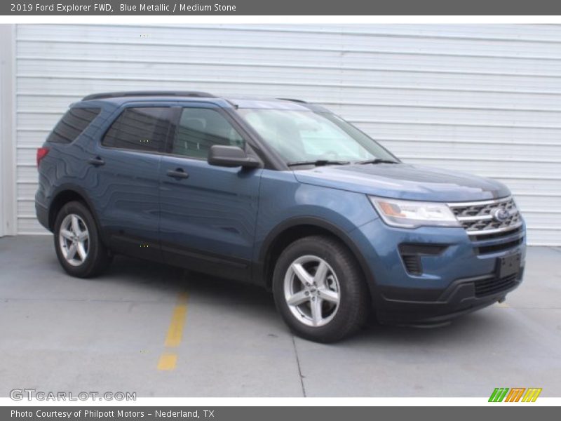 Front 3/4 View of 2019 Explorer FWD