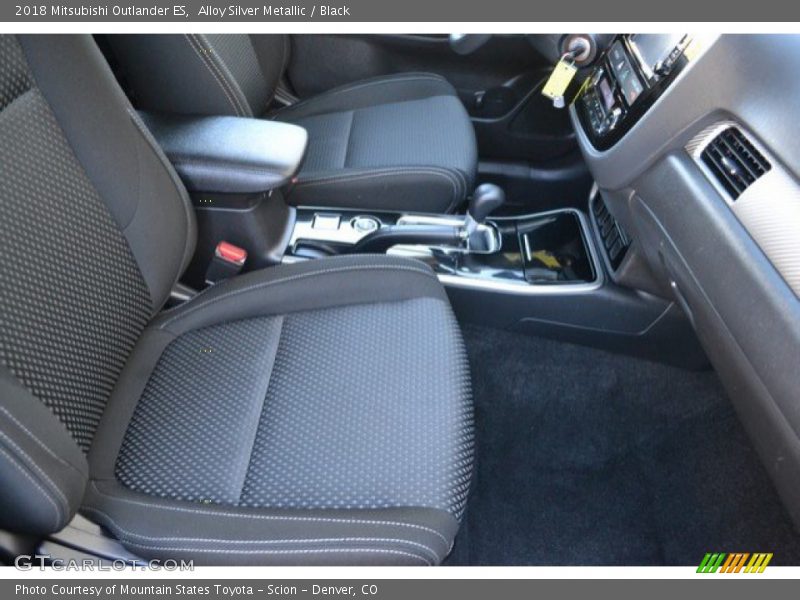 Alloy Silver Metallic / Black 2018 Mitsubishi Outlander ES