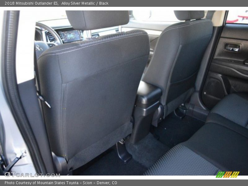 Alloy Silver Metallic / Black 2018 Mitsubishi Outlander ES