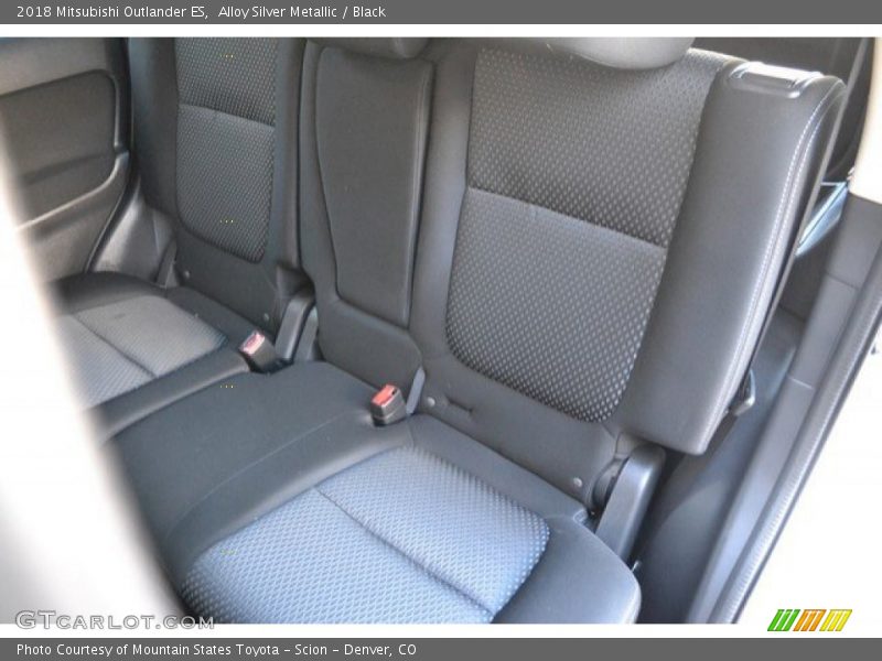 Alloy Silver Metallic / Black 2018 Mitsubishi Outlander ES