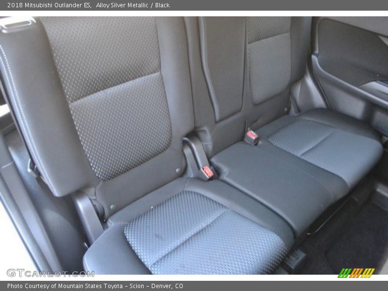 Alloy Silver Metallic / Black 2018 Mitsubishi Outlander ES