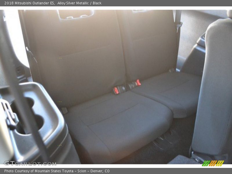 Alloy Silver Metallic / Black 2018 Mitsubishi Outlander ES