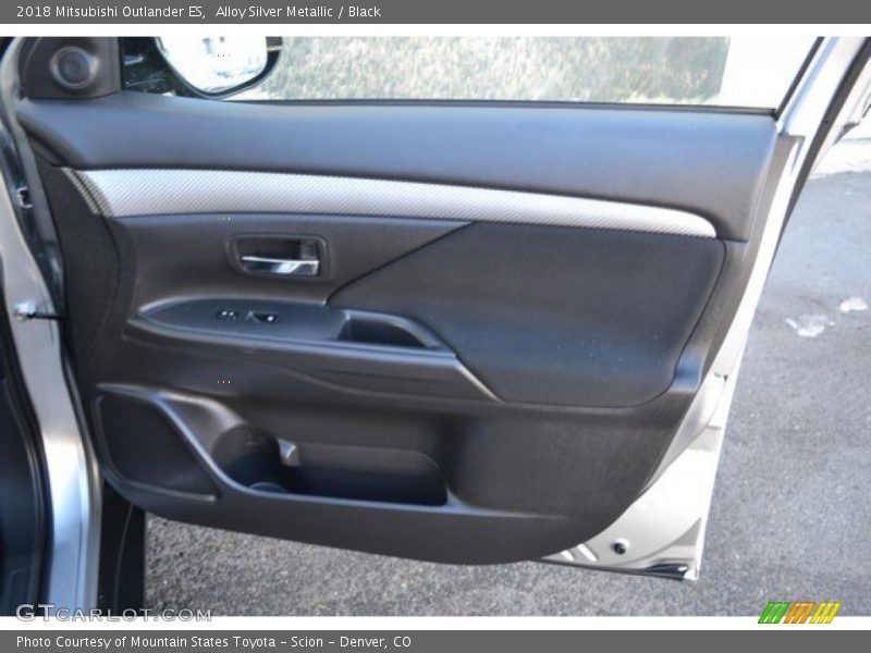 Alloy Silver Metallic / Black 2018 Mitsubishi Outlander ES