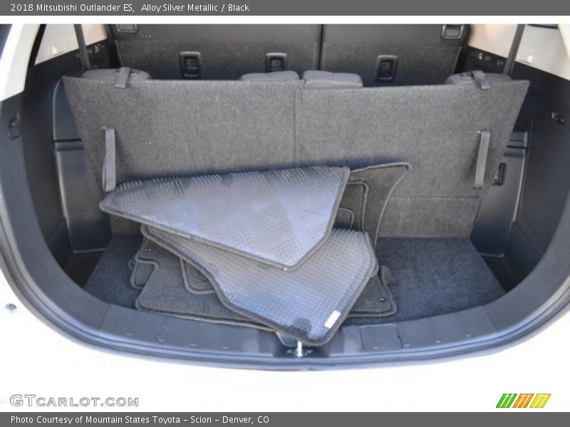 Alloy Silver Metallic / Black 2018 Mitsubishi Outlander ES