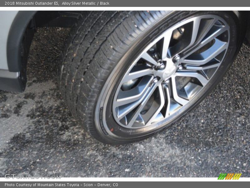 Alloy Silver Metallic / Black 2018 Mitsubishi Outlander ES