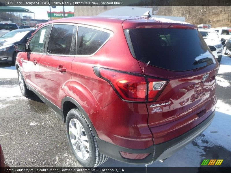 Ruby Red / Chromite Gray/Charcoal Black 2019 Ford Escape SE 4WD