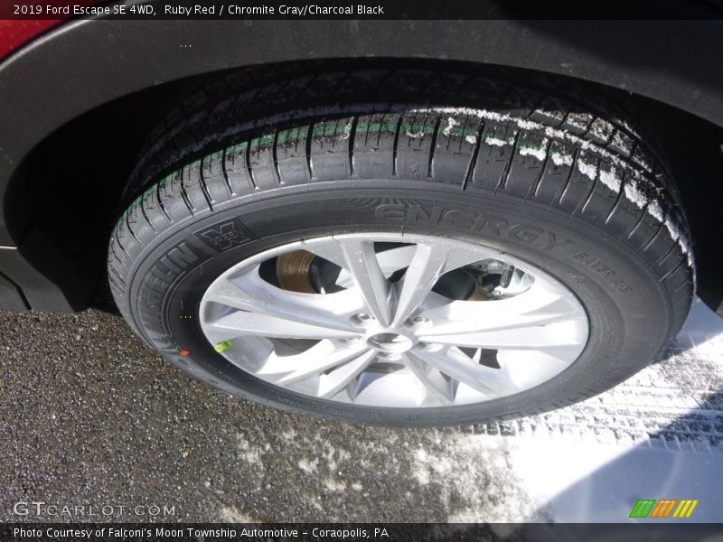 Ruby Red / Chromite Gray/Charcoal Black 2019 Ford Escape SE 4WD