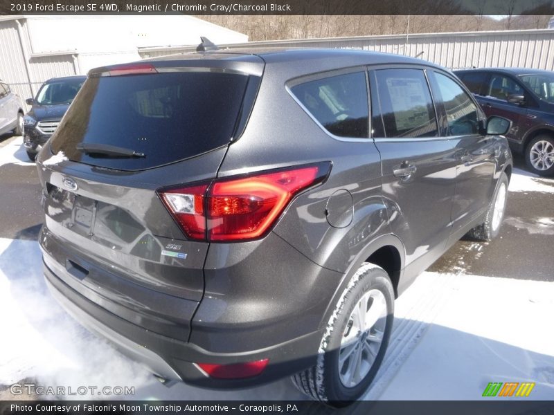 Magnetic / Chromite Gray/Charcoal Black 2019 Ford Escape SE 4WD