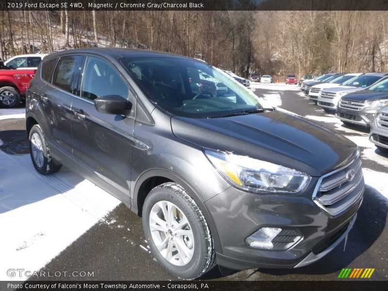 Magnetic / Chromite Gray/Charcoal Black 2019 Ford Escape SE 4WD