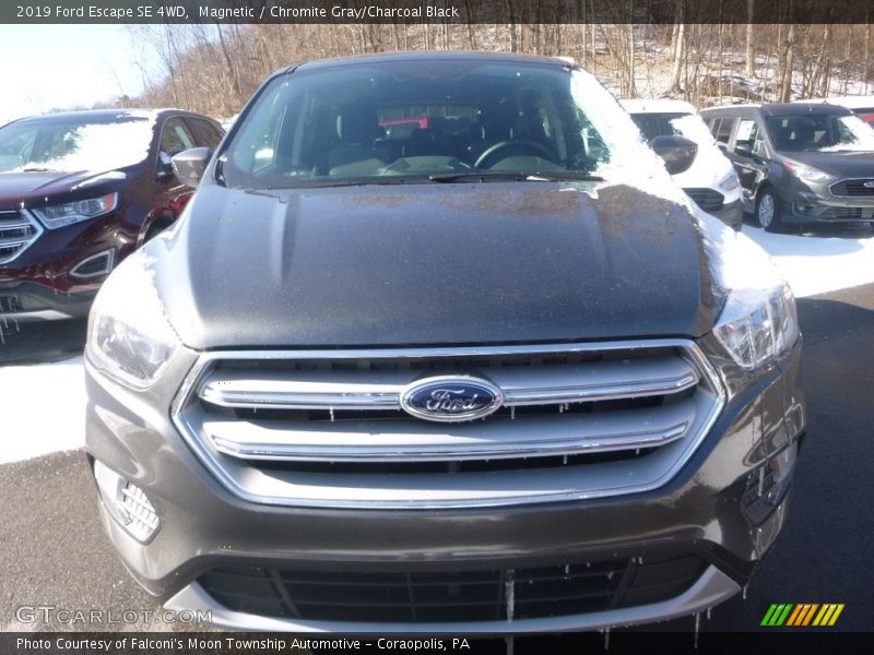 Magnetic / Chromite Gray/Charcoal Black 2019 Ford Escape SE 4WD