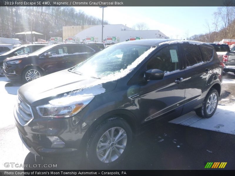 Magnetic / Chromite Gray/Charcoal Black 2019 Ford Escape SE 4WD