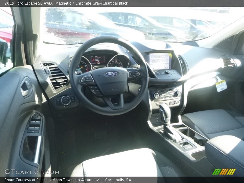 Magnetic / Chromite Gray/Charcoal Black 2019 Ford Escape SE 4WD