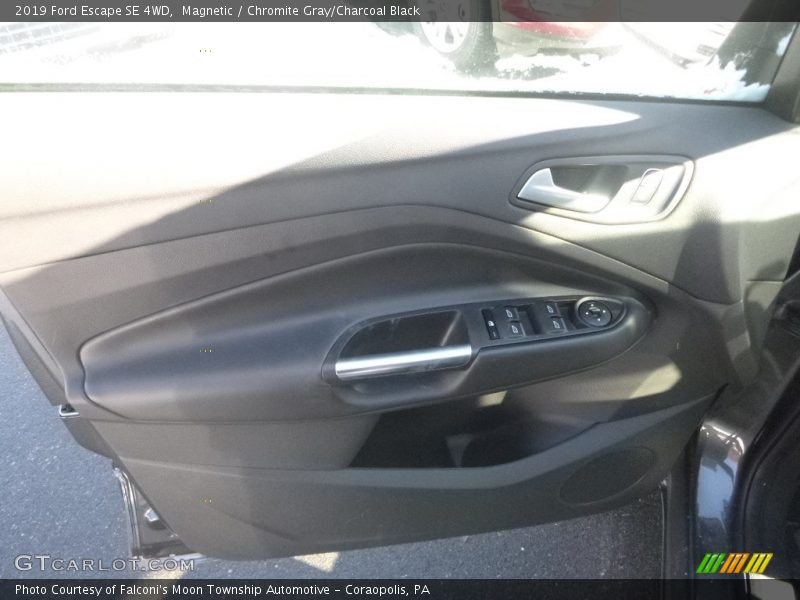 Magnetic / Chromite Gray/Charcoal Black 2019 Ford Escape SE 4WD