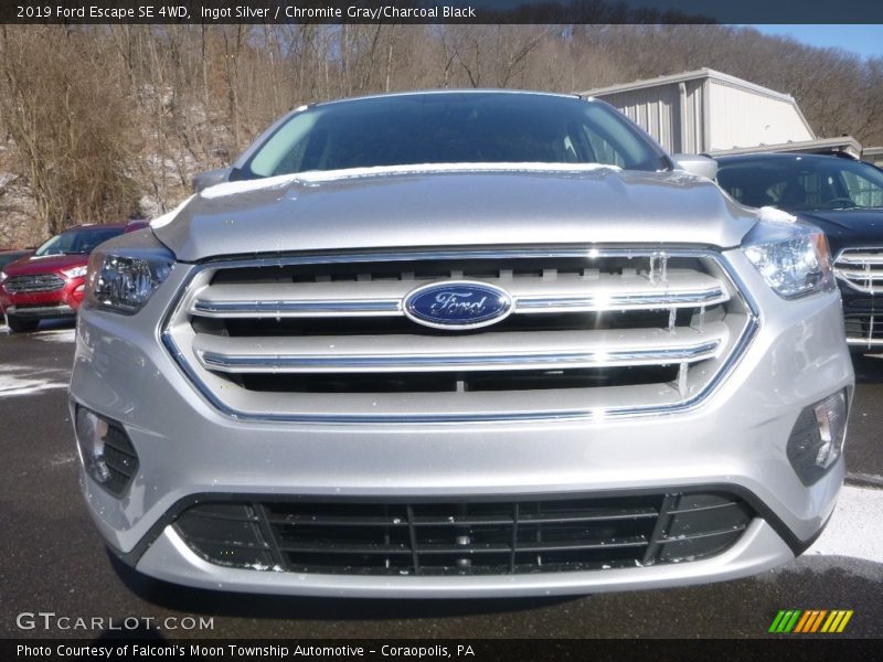 Ingot Silver / Chromite Gray/Charcoal Black 2019 Ford Escape SE 4WD