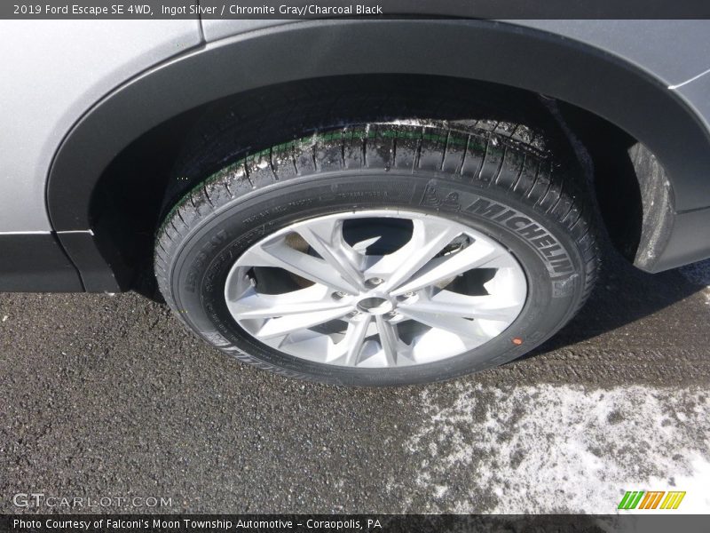 Ingot Silver / Chromite Gray/Charcoal Black 2019 Ford Escape SE 4WD