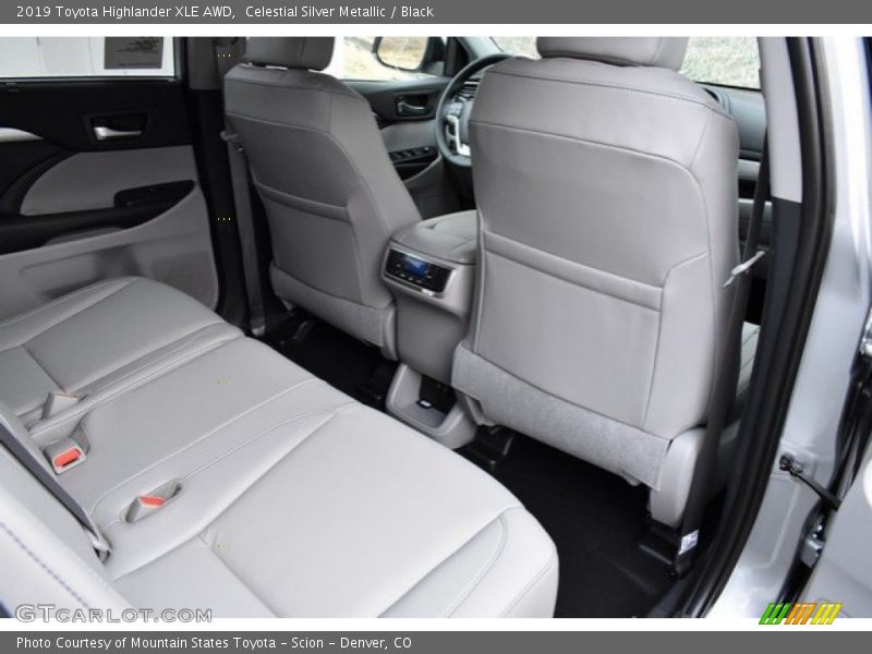 Celestial Silver Metallic / Black 2019 Toyota Highlander XLE AWD