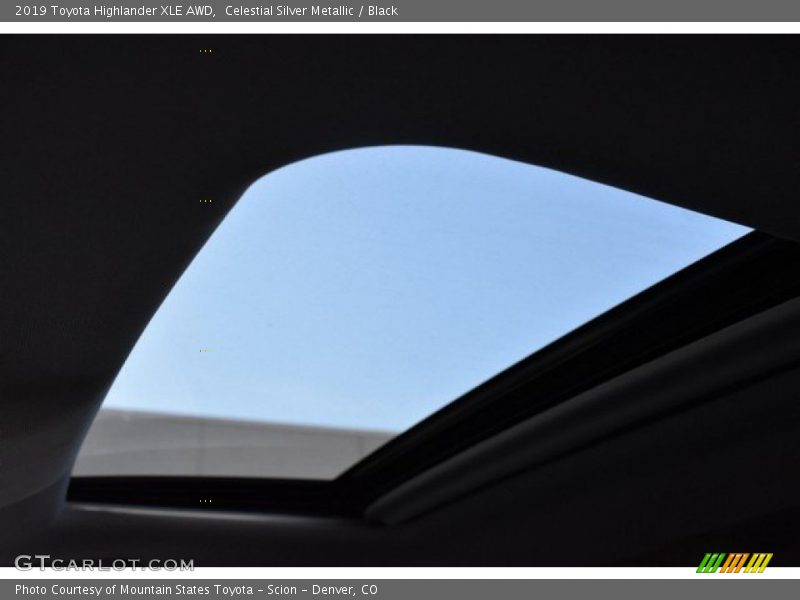Celestial Silver Metallic / Black 2019 Toyota Highlander XLE AWD