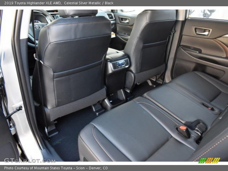 Celestial Silver Metallic / Black 2019 Toyota Highlander XLE AWD