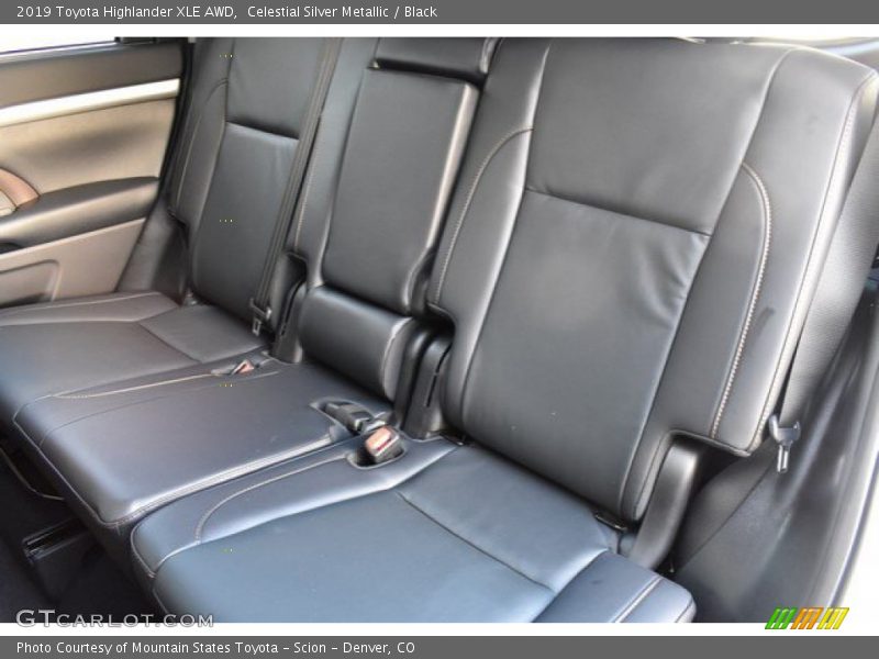 Celestial Silver Metallic / Black 2019 Toyota Highlander XLE AWD