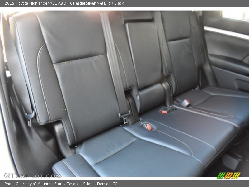 Celestial Silver Metallic / Black 2019 Toyota Highlander XLE AWD