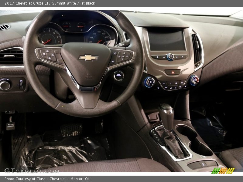 Summit White / Jet Black 2017 Chevrolet Cruze LT