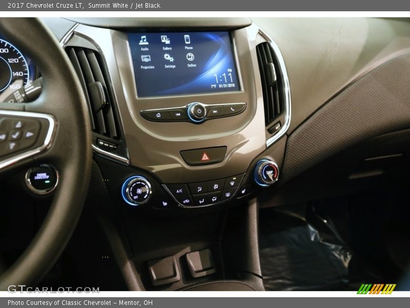 Summit White / Jet Black 2017 Chevrolet Cruze LT