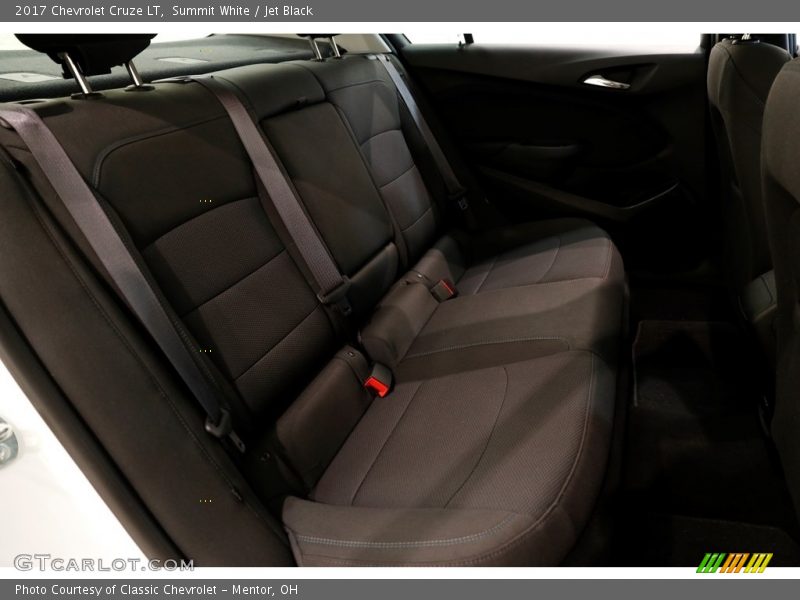 Summit White / Jet Black 2017 Chevrolet Cruze LT