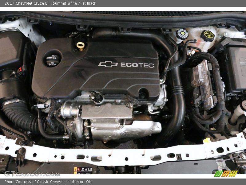 Summit White / Jet Black 2017 Chevrolet Cruze LT