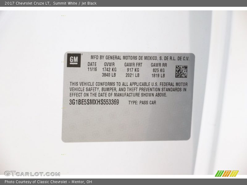 Summit White / Jet Black 2017 Chevrolet Cruze LT