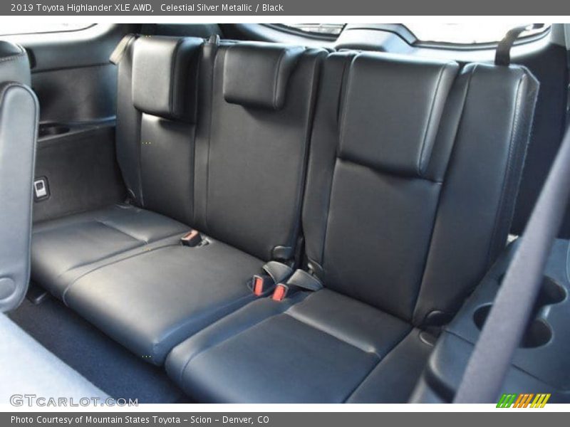 Celestial Silver Metallic / Black 2019 Toyota Highlander XLE AWD