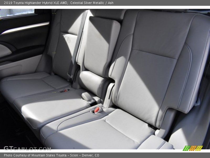 Celestial Silver Metallic / Ash 2019 Toyota Highlander Hybrid XLE AWD