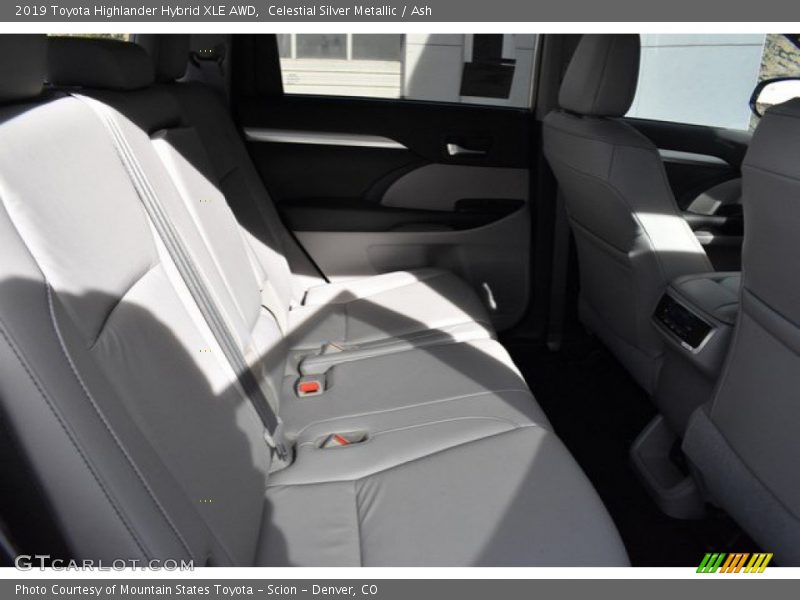 Celestial Silver Metallic / Ash 2019 Toyota Highlander Hybrid XLE AWD