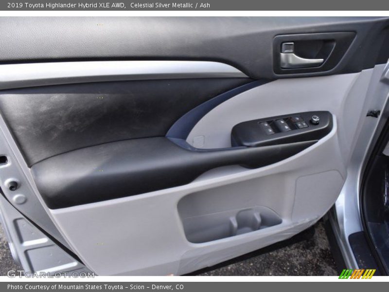 Celestial Silver Metallic / Ash 2019 Toyota Highlander Hybrid XLE AWD