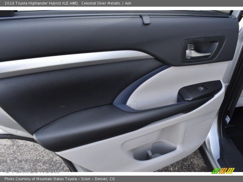 Celestial Silver Metallic / Ash 2019 Toyota Highlander Hybrid XLE AWD