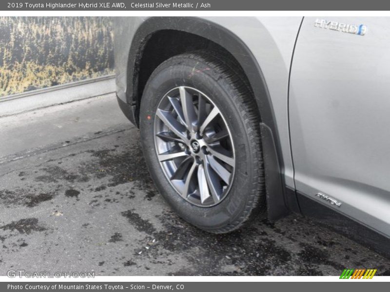 Celestial Silver Metallic / Ash 2019 Toyota Highlander Hybrid XLE AWD