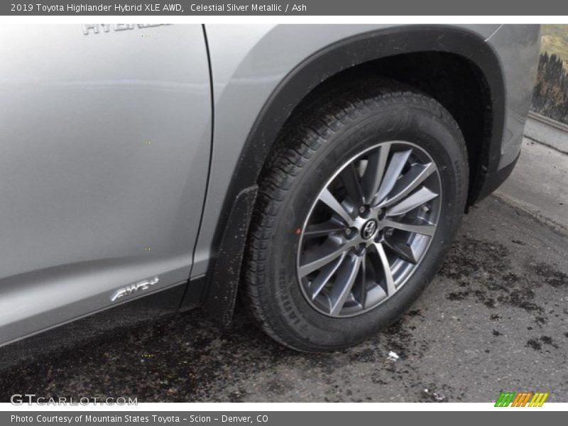 Celestial Silver Metallic / Ash 2019 Toyota Highlander Hybrid XLE AWD