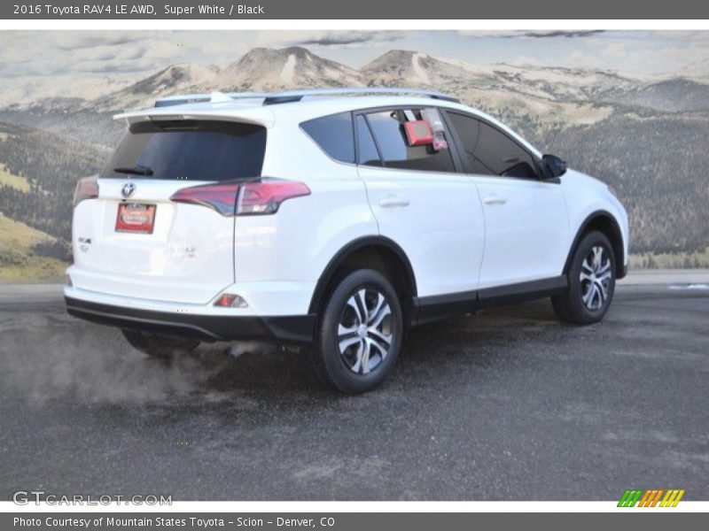 Super White / Black 2016 Toyota RAV4 LE AWD