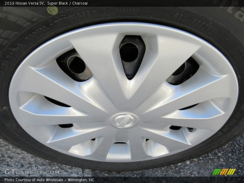 Super Black / Charcoal 2019 Nissan Versa SV