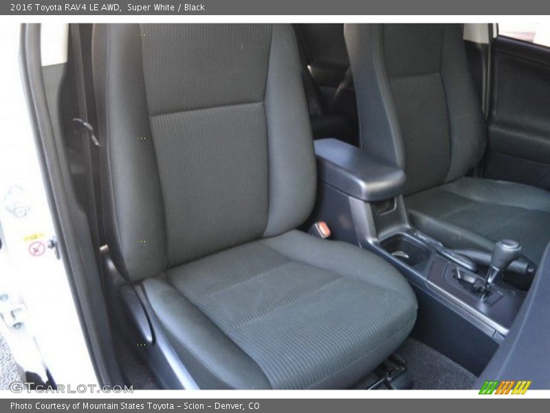 Super White / Black 2016 Toyota RAV4 LE AWD