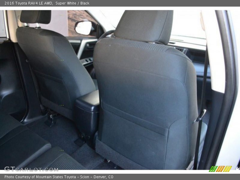Super White / Black 2016 Toyota RAV4 LE AWD