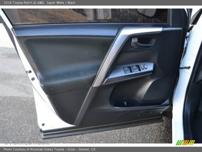 Super White / Black 2016 Toyota RAV4 LE AWD