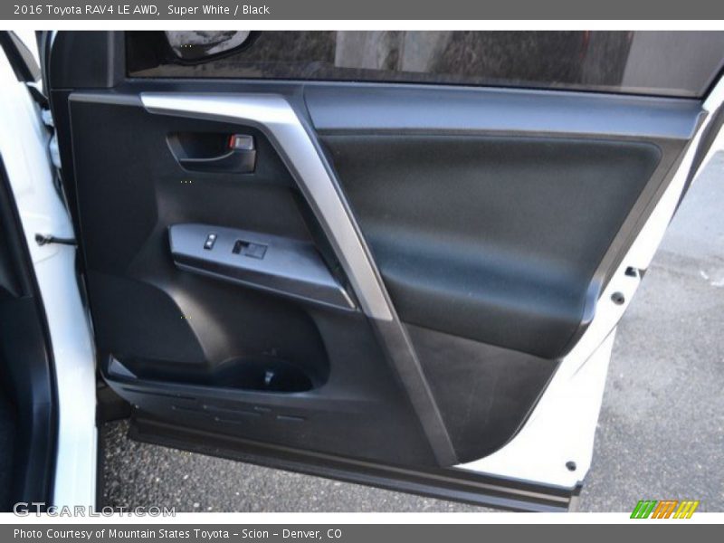 Super White / Black 2016 Toyota RAV4 LE AWD
