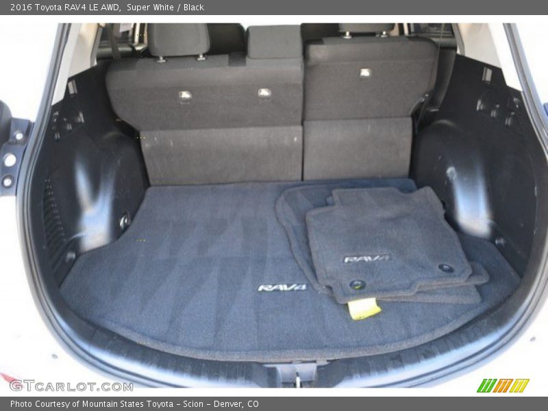 Super White / Black 2016 Toyota RAV4 LE AWD