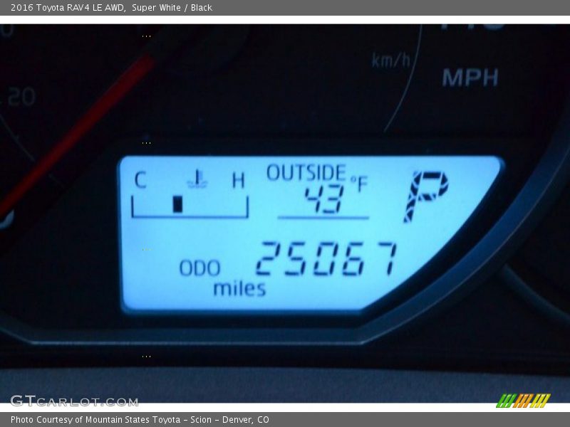 Super White / Black 2016 Toyota RAV4 LE AWD