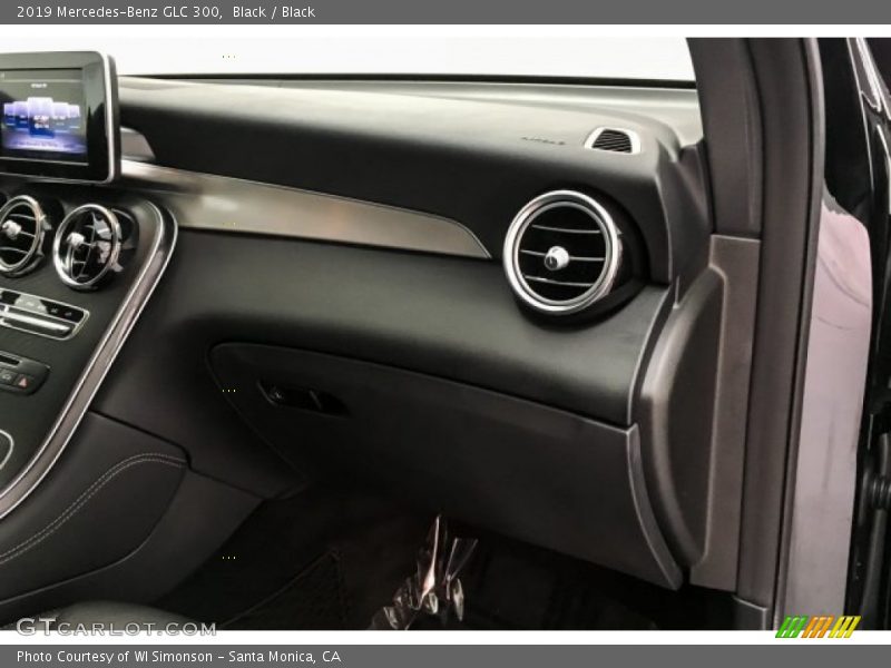 Black / Black 2019 Mercedes-Benz GLC 300