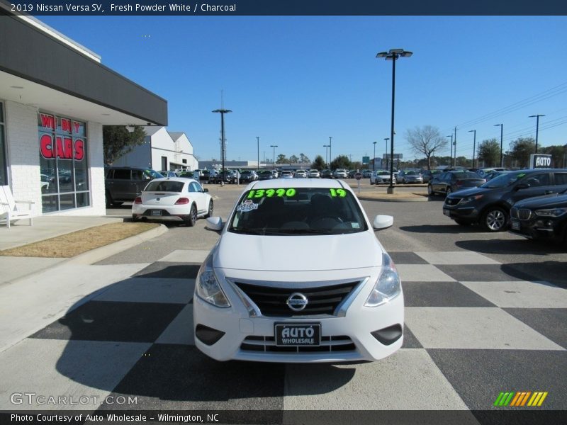 Fresh Powder White / Charcoal 2019 Nissan Versa SV