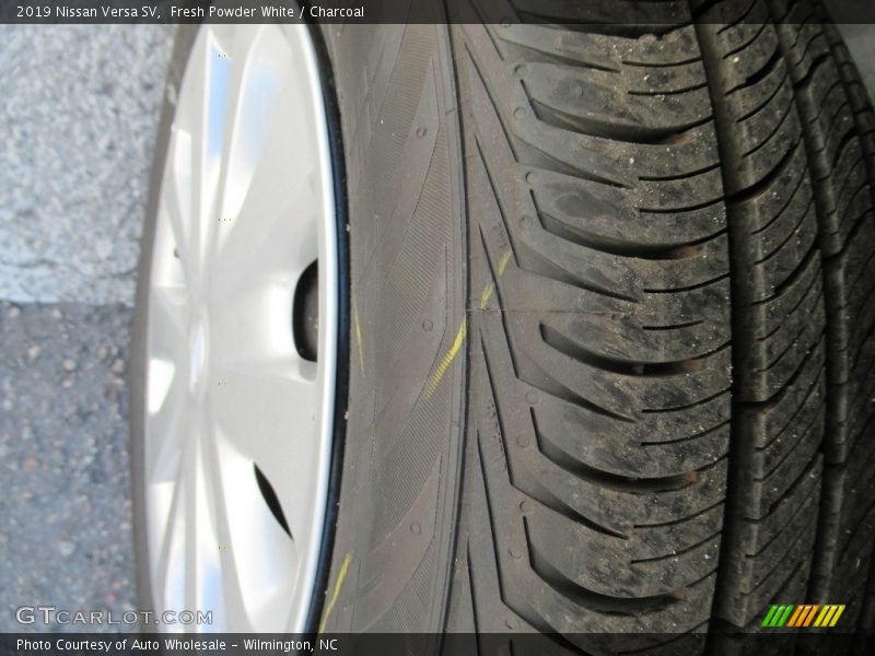 Fresh Powder White / Charcoal 2019 Nissan Versa SV