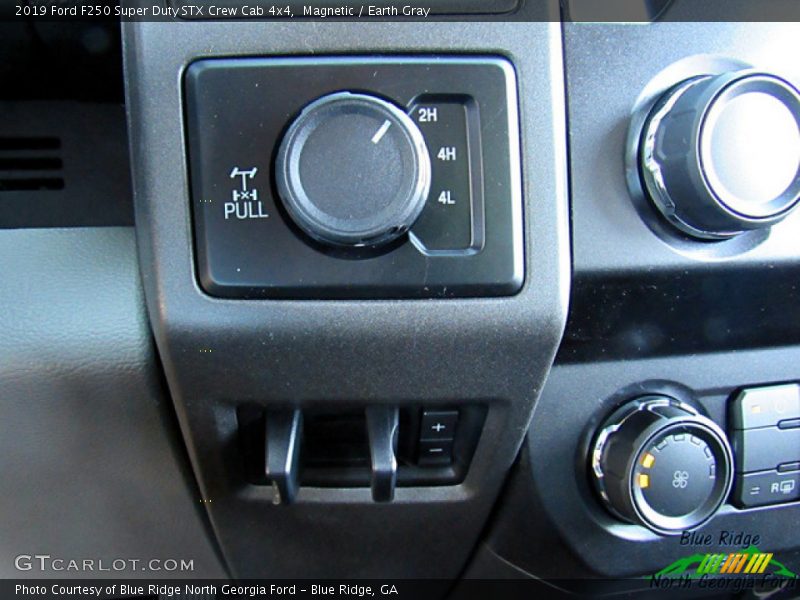 Magnetic / Earth Gray 2019 Ford F250 Super Duty STX Crew Cab 4x4