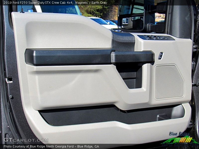 Magnetic / Earth Gray 2019 Ford F250 Super Duty STX Crew Cab 4x4