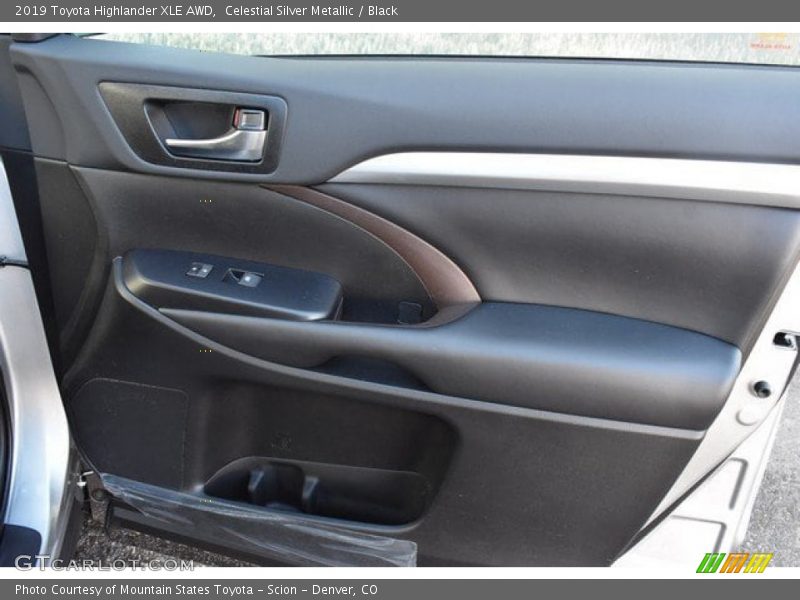 Celestial Silver Metallic / Black 2019 Toyota Highlander XLE AWD